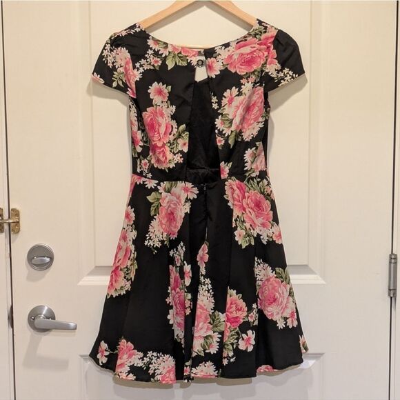 EUC Forever 21 S Backless Keyhole Black and Pink Floral A-Line Dress - Picture 5 of 6